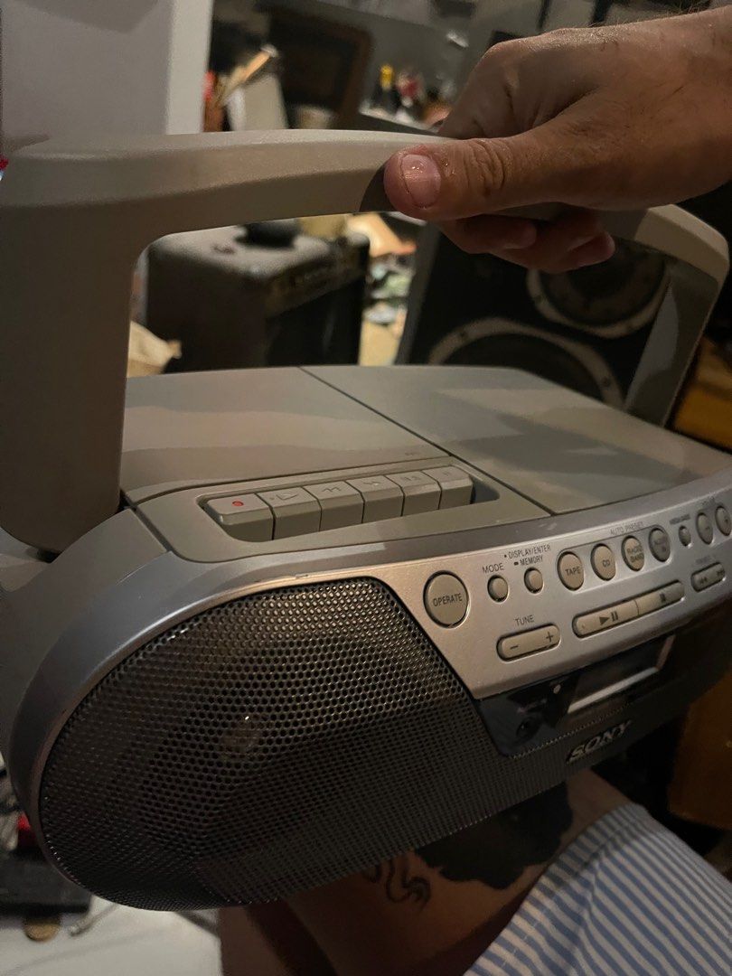 Sony cd cassette player (Category: Portable Music Players) located in Malabon City. Submitted by mph_thrift (Listing ID 1415438747, Image 3). Description: Cd tape working.