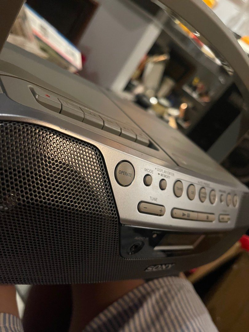 Sony cd cassette player (Category: Portable Music Players) located in Malabon City. Submitted by mph_thrift (Listing ID 1415438747, Image 2). Description: Cd tape working.