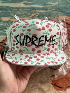 (Category: ) located in . Submitted by streetwear.collections (Listing ID 1415478652, Image 1). Description: .