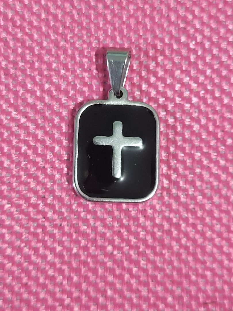 STAINLESS SILVER BLACK CROSS PENDANT (Category: Necklaces) located in Taguig. Submitted by roumie (Listing ID 1415590374, Image 1). Description: STAINLESS SILVER BLACK CROSS PENDANT brand new and sealed what you is what you get made of solid stainless non tarnish and non fade with free velvet pouch.