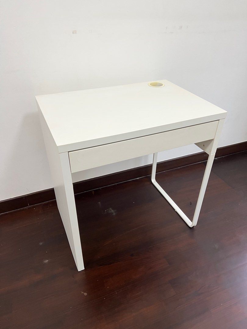 Study Table (Category: Tables & Sets) located in Singapore. Submitted by sjosl (Listing ID 1415527557, Image 1). Description: .