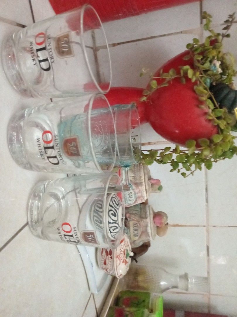Suntory Old Whiskey Glasses (Category: Other Kitchenware & Tableware) located in Manila. Submitted by padillahe35291 (Listing ID 1415487181, Image 2). Description: Set of three Suntory Old Whiskey glasses. Each glass features the Suntory Old Whiskey logo. The glasses appear to be clean and ready for use. Perfect for enjoying your favorite whiskey or as a unique addition to your glassware collection..