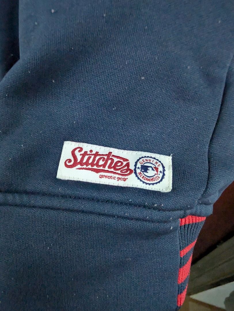 Track Jacket (Category: Coats, Jackets and Outerwear) located in Kuala Kangsar. Submitted by bundlethechorr (Listing ID 1415452273, Image 2). Description: Jacket untuk dijual Pit 25/Labuh 28 Condition 9/10 Sesuai digunakan untuk OOTD Harga tidak termasuk postage(RM8) Harga boleh dirunding.