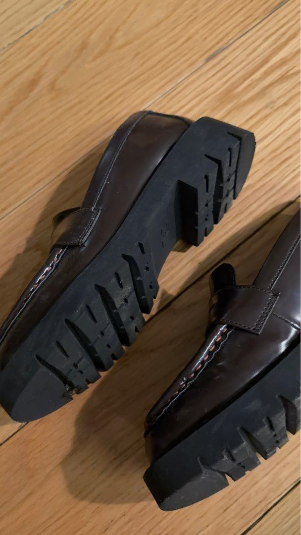 Uniqlo C Loafers Size 5.5 (Category: Loafers) located in Makati City. Submitted by shopbb (Listing ID 1415548192, Image 2). Description: SRP: PHP 2490 Barely used Size US 5.5 / 22.5cm Usual size is 23cm, but sized down since the loafers are quite wide.