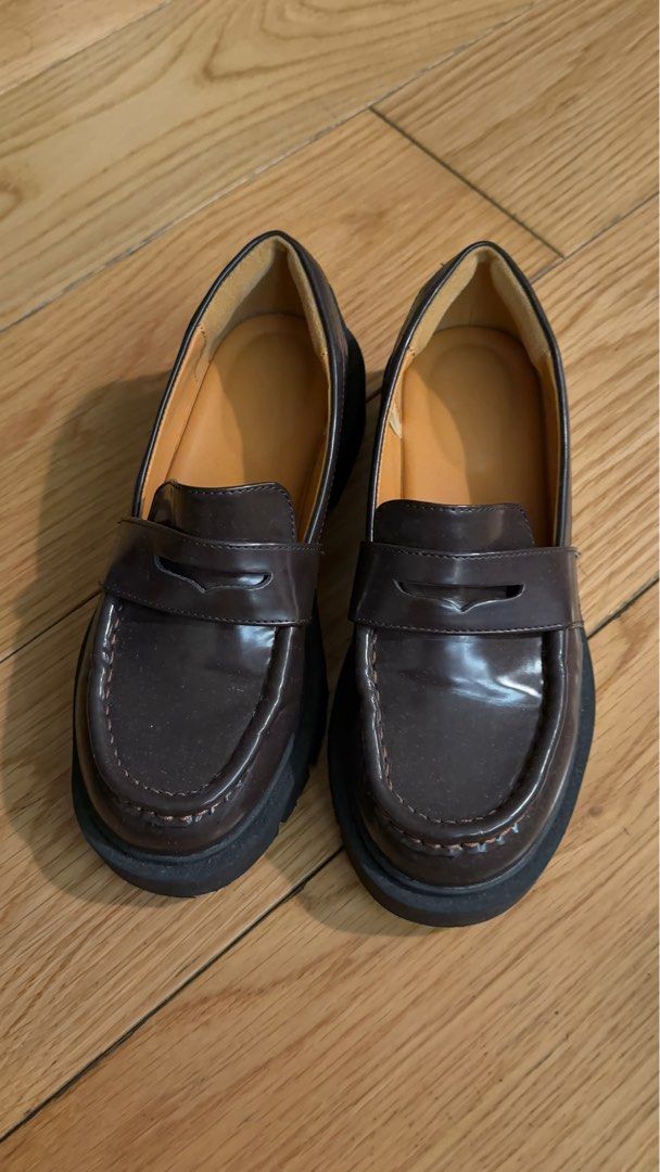 Uniqlo C Loafers Size 5.5 (Category: Loafers) located in Makati City. Submitted by shopbb (Listing ID 1415548192, Image 1). Description: SRP: PHP 2490 Barely used Size US 5.5 / 22.5cm Usual size is 23cm, but sized down since the loafers are quite wide.