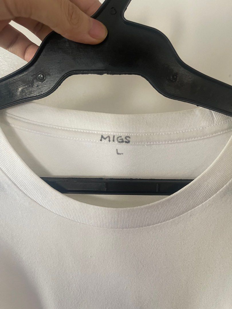Uniqlo White T-Shirt (Category: Tshirts & Polo Shirts ) located in Quezon City. Submitted by migspilapil (Listing ID 1415494063, Image 2). Description: The shirt has been well used, but is still wearable. Note the white mark in the neck area used for identification. This can be removed by thorough cleaning..
