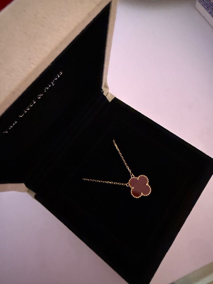 Van Cleef & Arpels Alhambra Necklace (Category: Necklaces) located in Paranaque City. Submitted by littleladyshoppe (Listing ID 1415436410, Image 2). Description: HK mirror Copy 1:1 4.5g With box.