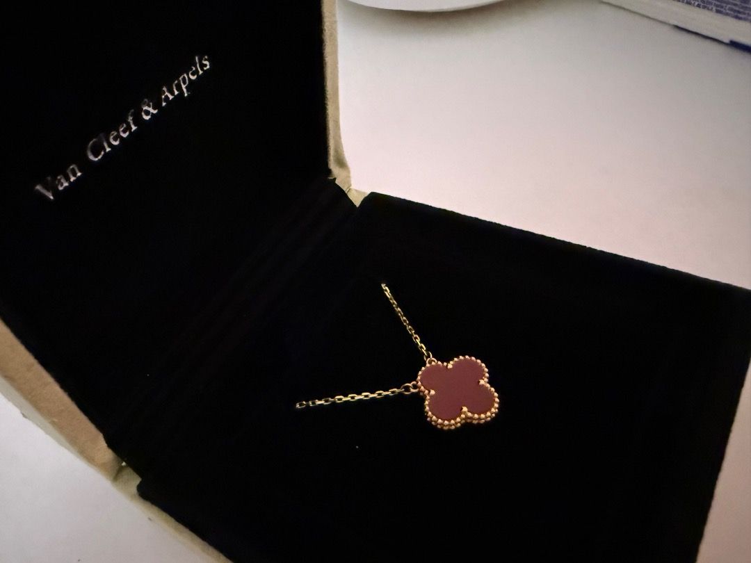 Van Cleef & Arpels Alhambra Necklace (Category: Necklaces) located in Paranaque City. Submitted by littleladyshoppe (Listing ID 1415436410, Image 3). Description: HK mirror Copy 1:1 4.5g With box.