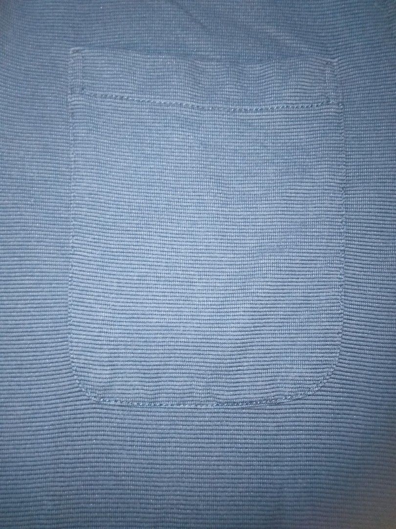 Van Heusen (Category: Tshirts & Polo Shirts ) located in Pila. Submitted by franklinsanity (Listing ID 1415517073, Image 2). Description: Dimension: When laid flat Length - 27.5 inches Width - 18.5 inches Dm if interested.