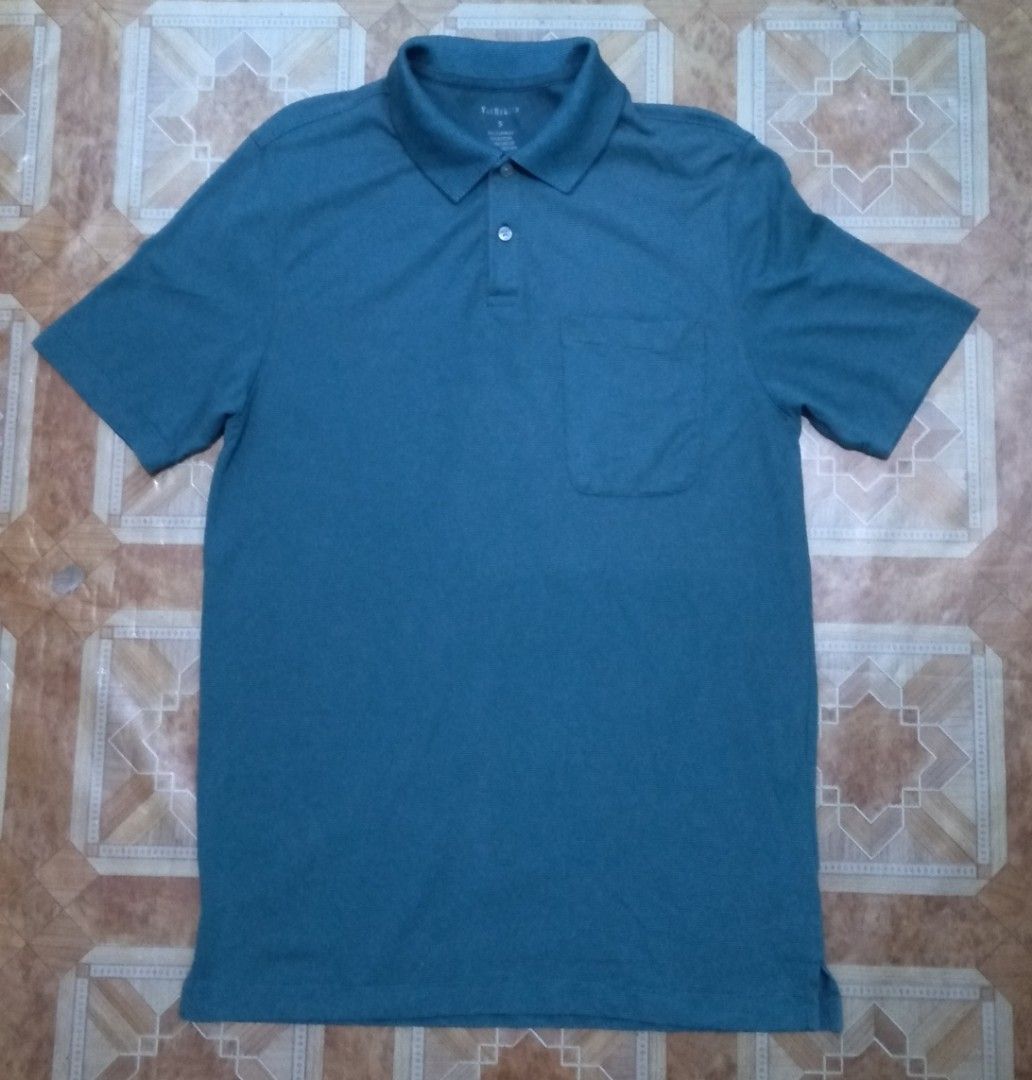 Van Heusen (Category: Tshirts & Polo Shirts ) located in Pila. Submitted by franklinsanity (Listing ID 1415517073, Image 1). Description: Dimension: When laid flat Length - 27.5 inches Width - 18.5 inches Dm if interested.