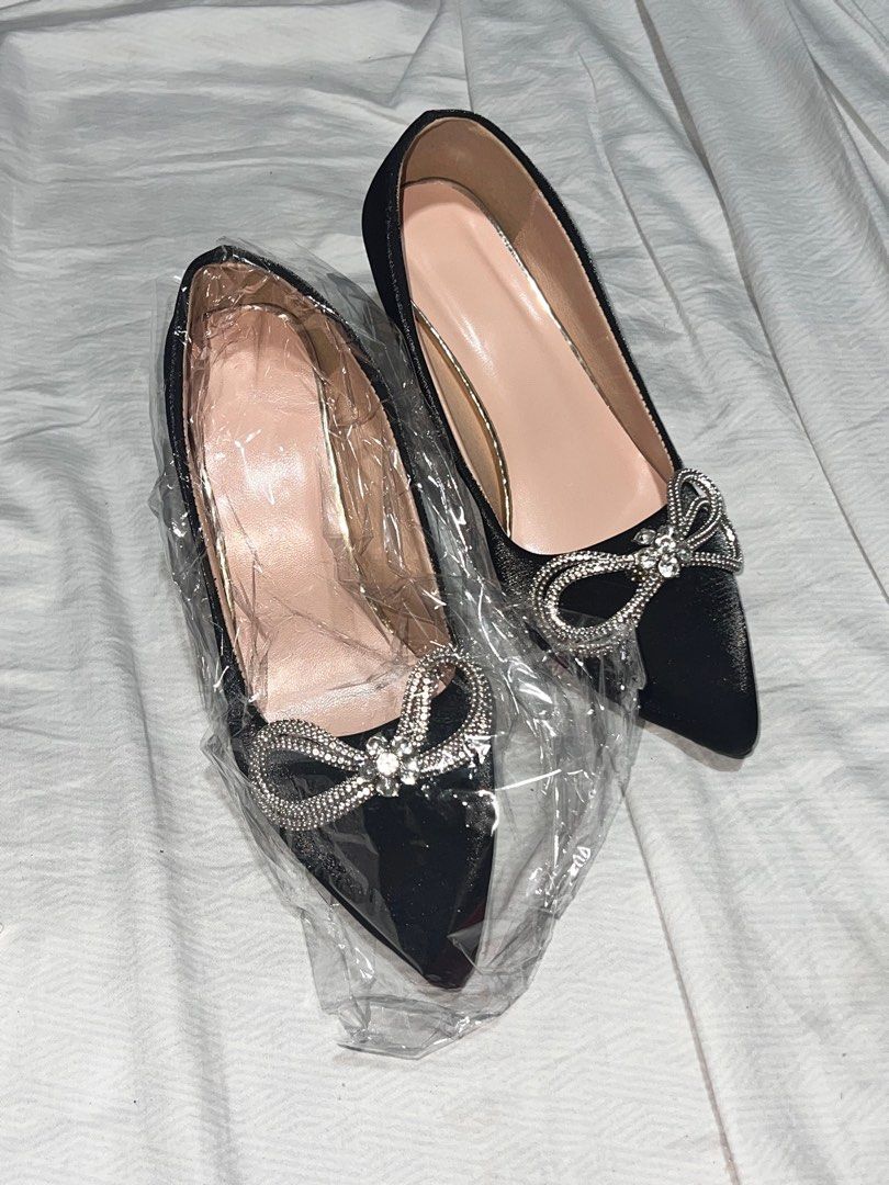 velvet black coquette heels (Category: Heels) located in Valenzuela. Submitted by ally.declutter (Listing ID 1415621444, Image 1). Description: never been used, bought as a back up heels size 38 .