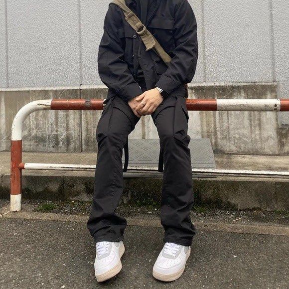 Vuja De Bondage Flared Cargo Pants (Category: Trousers) located in Cavite. Submitted by sc_rcity (Listing ID 1415578466, Image 2). Description: Tagged Size : Medium / 32 Men’s Like New No Flaw Authentic Made in Japan Zipper : Ykk Waist 15.5 Length 37.5 Front rise 13 Inseam 25.5 Leg op. 8.5.