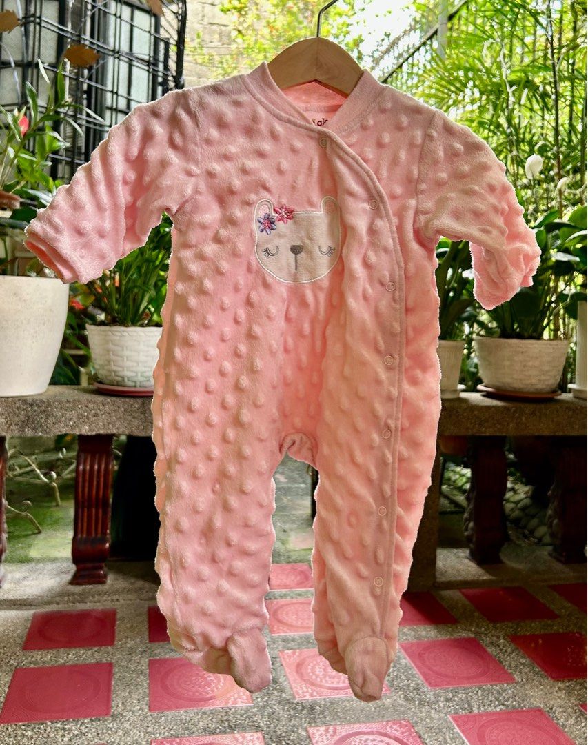 0-3 months old Baby Romper (Category: Babies & Kids Fashion) located in Quezon City. Submitted by vasveev (Listing ID 1415760383, Image 2). Description: Pre-loved In good condition Fits 0-3months old.