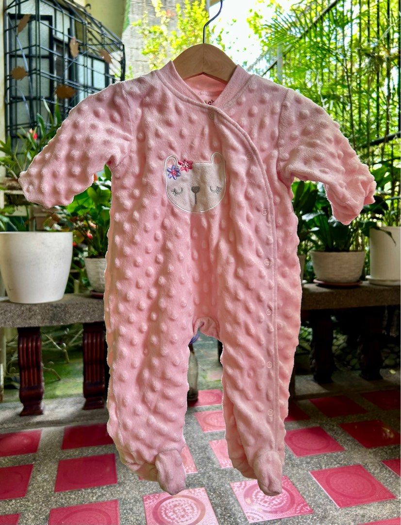 0-3 months old Baby Romper (Category: Babies & Kids Fashion) located in Quezon City. Submitted by vasveev (Listing ID 1415760383, Image 1). Description: Pre-loved In good condition Fits 0-3months old.