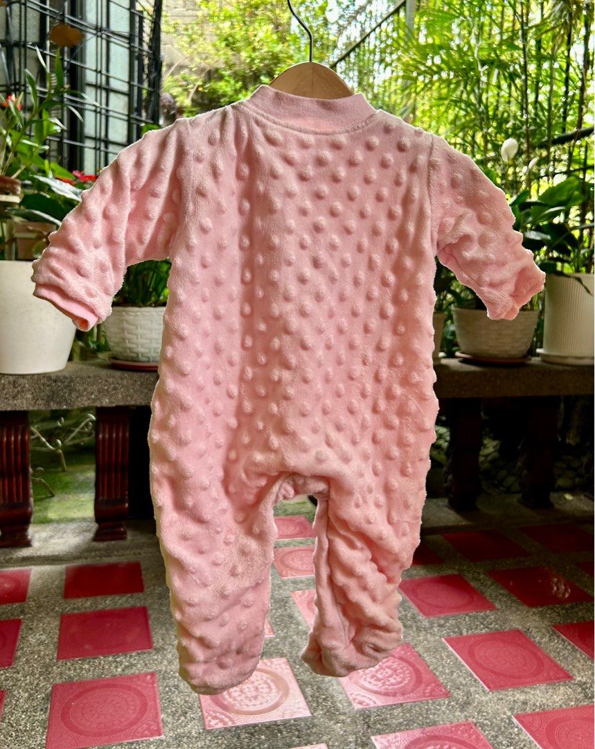 0-3 months old Baby Romper (Category: Babies & Kids Fashion) located in Quezon City. Submitted by vasveev (Listing ID 1415760383, Image 3). Description: Pre-loved In good condition Fits 0-3months old.