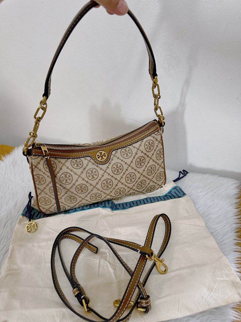2 way sling T ory (Category: Luxury Bags & Wallets) located in Antipolo. Submitted by jlonline_1207 (Listing ID 1415676993, Image 1). Description: Preloved T ory Canvass combi lesther sling W dustbag her own t ory 2 way sling Flawless Korea source self autheticate po Gamusa loob With name plate sa loob all puller with brand.
