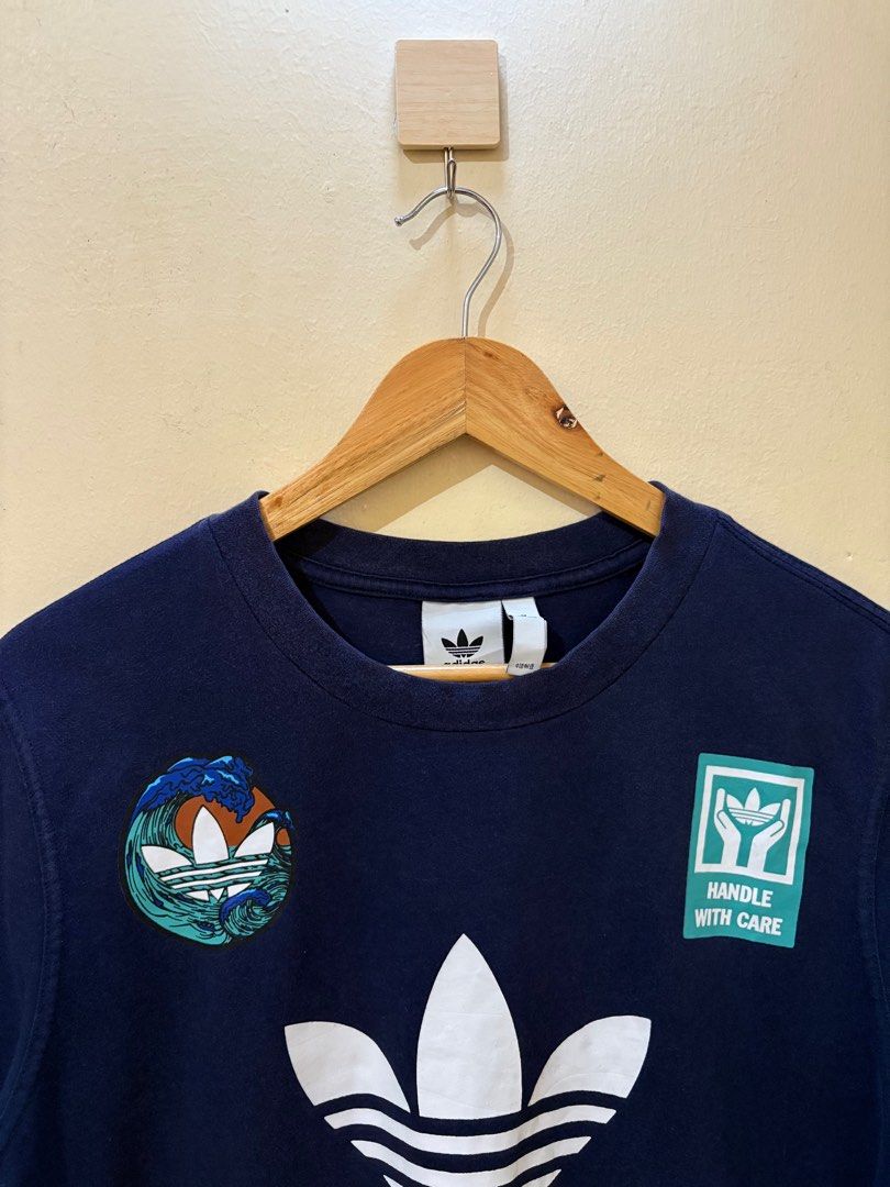 ADIDAS RETRO RACE GRAPHIC (Category: Tshirts & Polo Shirts ) located in Pasig City. Submitted by 2ftythrift (Listing ID 1415796052, Image 2). Description: Length: 29 Width: 22 Issue/s: hairline, peeling.