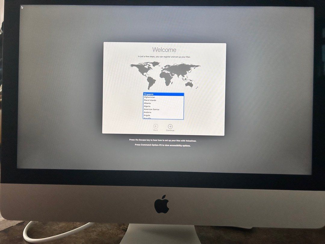 Apple 21.5-inch iMac.65605751099394111