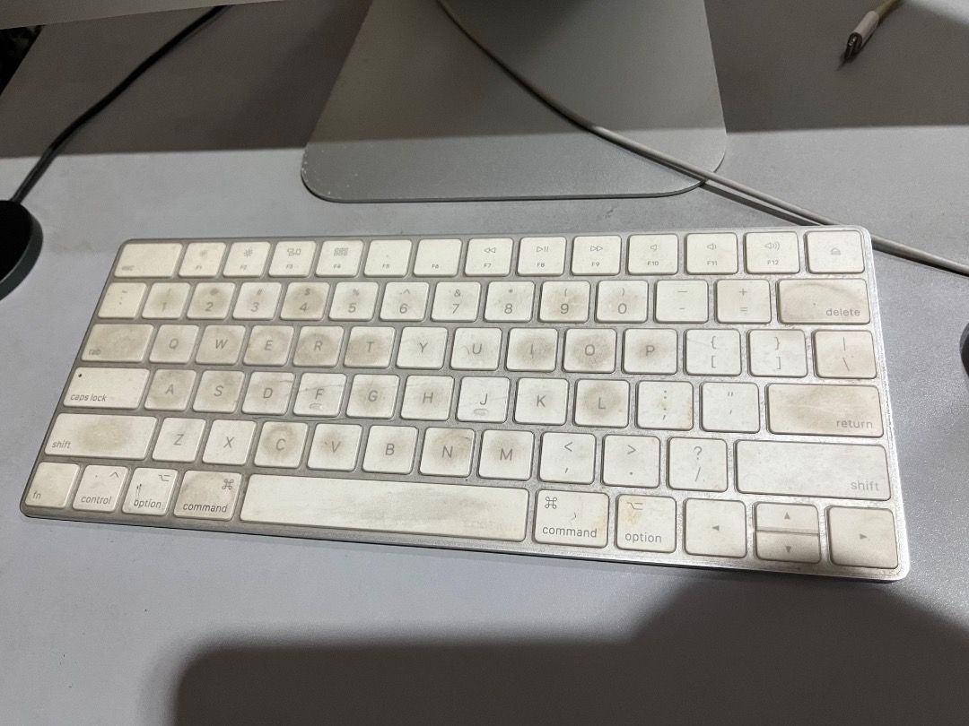 Apple iMac 21.5 inch Desktop PC (Category: Desktops) located in Makati City. Submitted by joe.kool1 (Listing ID 1415793332, Image 3). Description: Apple iMac 21.5" - Intel Core i5 3.0 GHz - 8GB Memory - 1TB Fusion Drive - 2GB Radeon Pro 560X Graphics. Original price at US$1,449.99. - iMac (Retina 4K, 21.5-inch, 2019) includes wireless keyboard and mouse - Power cable included - Keyboard has plastic protector with visible wear - 21.5 Retina 4K dis