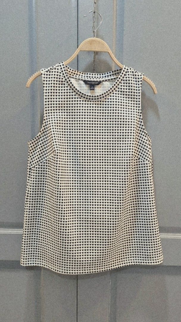 Banana Republic Sleeveless Top (Category: Sleeveless) located in Quezon City. Submitted by mjkar (Listing ID 1415682749, Image 1). Description: - Banana Republic sleeveless top - Color: Black and white gingham pattern - Neckline: Round - Fabric: Textured .