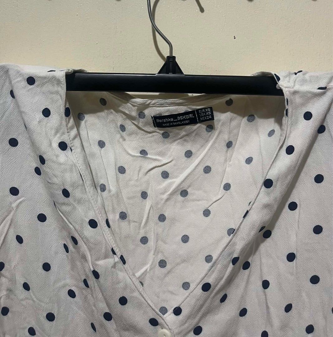 Bershka Polkadot Top (Category: Blouses) located in Cebu City. Submitted by style.hour (Listing ID 1415627508, Image 2). Description: .