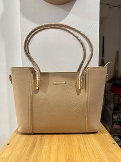 (Category: ) located in . Submitted by uniqloizfashion (Listing ID 1415729908, Image 1). Description: .