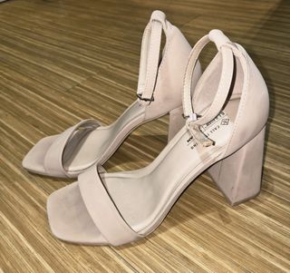 (Category: ) located in . Submitted by ac-preloved (Listing ID 1415753626, Image 1). Description: .