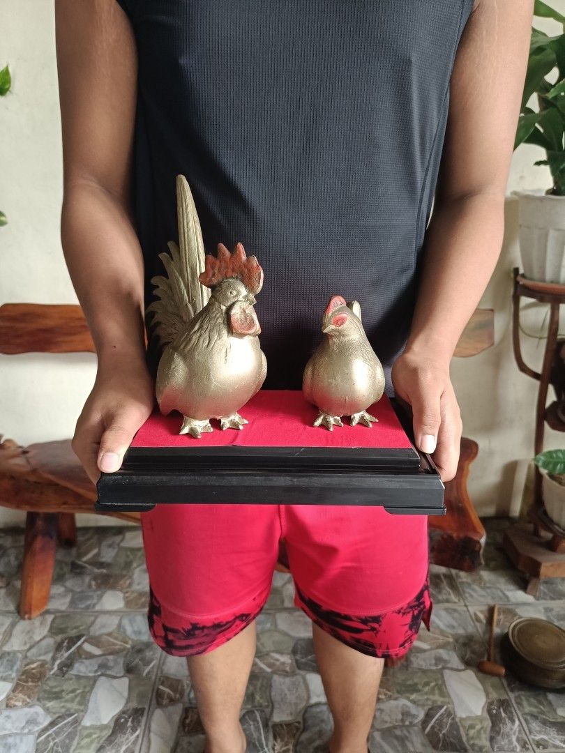 Cast Iron Rooster and Hen, 2.5kg (Category: Cookware & Accessories) located in Imus. Submitted by ABrielleC (Listing ID 1415786007, Image 2). Description: Cast Iron Material Base not included Height-8in/4.5in Weight-1.75kg/0.8kg Japan Surplus Item First to pay Loc Imus Cavite.