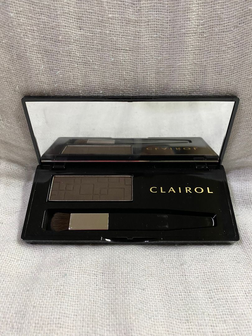 Clairol Root Touch Up / Eyeshadow / Eyebrow powder (Category: Makeup) located in Manila. Submitted by missberns (Listing ID 1415701771, Image 2). Description: Free with purchase(s) totaling P200 and above. - Temporary root touch up. - Instantly covers (hair) roots and defines brows..