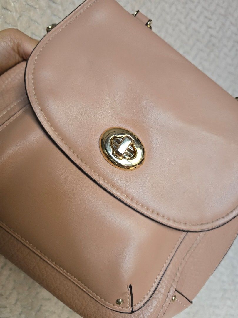 Coach 3 way bag (Category: Luxury Bags & Wallets) located in Taguig. Submitted by the.seekers.ph (Listing ID 1415672919, Image 3). Description: .