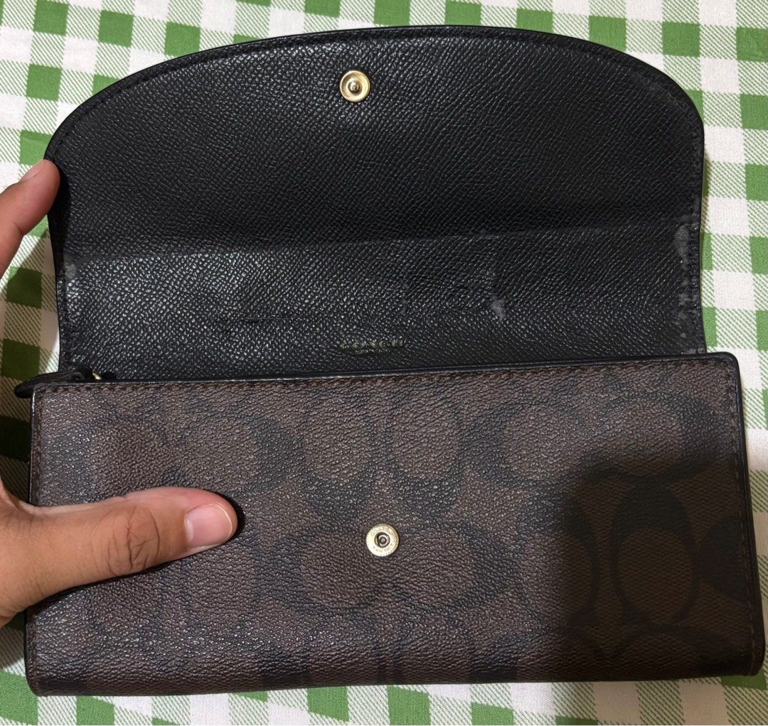 Coach Signature Wallet (Category: Luxury Bags & Wallets) located in Caloocan City. Submitted by dadeycluttering (Listing ID 1415785015, Image 2). Description: - Coach signature wallet with a flap closure. - w/ multiple compartments for cards and cash, including a zippered section - used - with visible sign of usage.