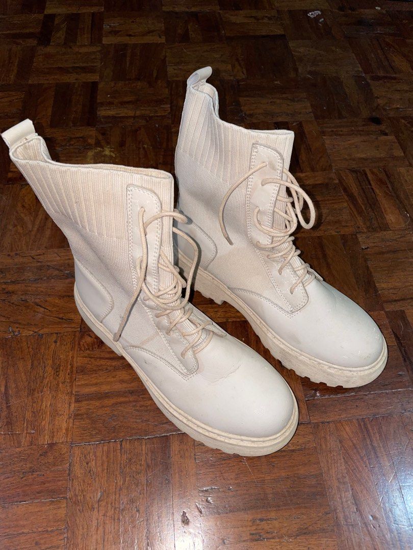 Cream Combat Boots (Category: Boots) located in Pateros City. Submitted by clickchic (Listing ID 1415771758, Image 2). Description: ❗️Please Read❗️ • Used twice for a photoshoot • Size: US 7 | 23-24CM • There’s a minimal leather chipping; dirty since haven’t use for awhile • Overall quality is 7.5/10.