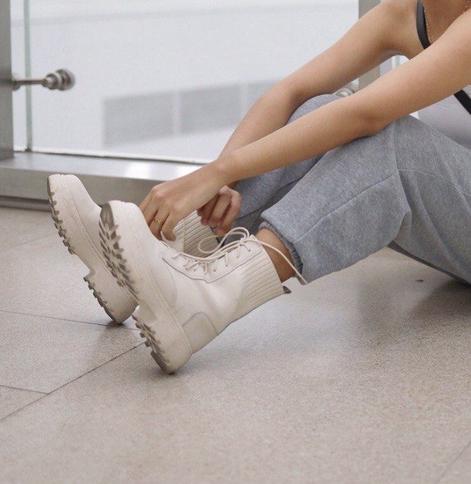 Cream Combat Boots (Category: Boots) located in Pateros City. Submitted by clickchic (Listing ID 1415771758, Image 1). Description: ❗️Please Read❗️ • Used twice for a photoshoot • Size: US 7 | 23-24CM • There’s a minimal leather chipping; dirty since haven’t use for awhile • Overall quality is 7.5/10.
