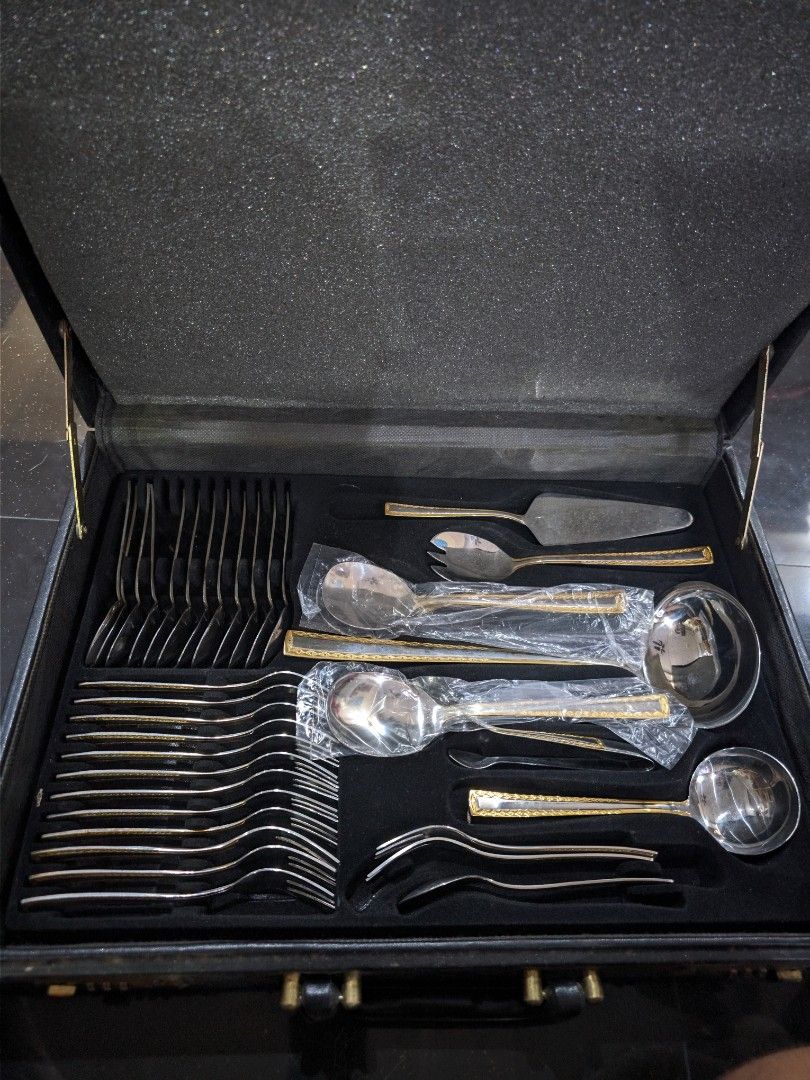 CS Tischkultur Solingen Germany Cutlery Set (Category: Dinnerware & Cutlery) located in Taguig. Submitted by nellaga11 (Listing ID 1415770797, Image 2). Description: - Authentic CS Tischkultur Solingen (Germany). - Includes a certificate of authenticity. - 24 Karat Gold Plated - 100% original - Negotiable Price! 📦 Delivery/Meet up 📍 Taguig City 🛵Shipping Available (buyer's expense).