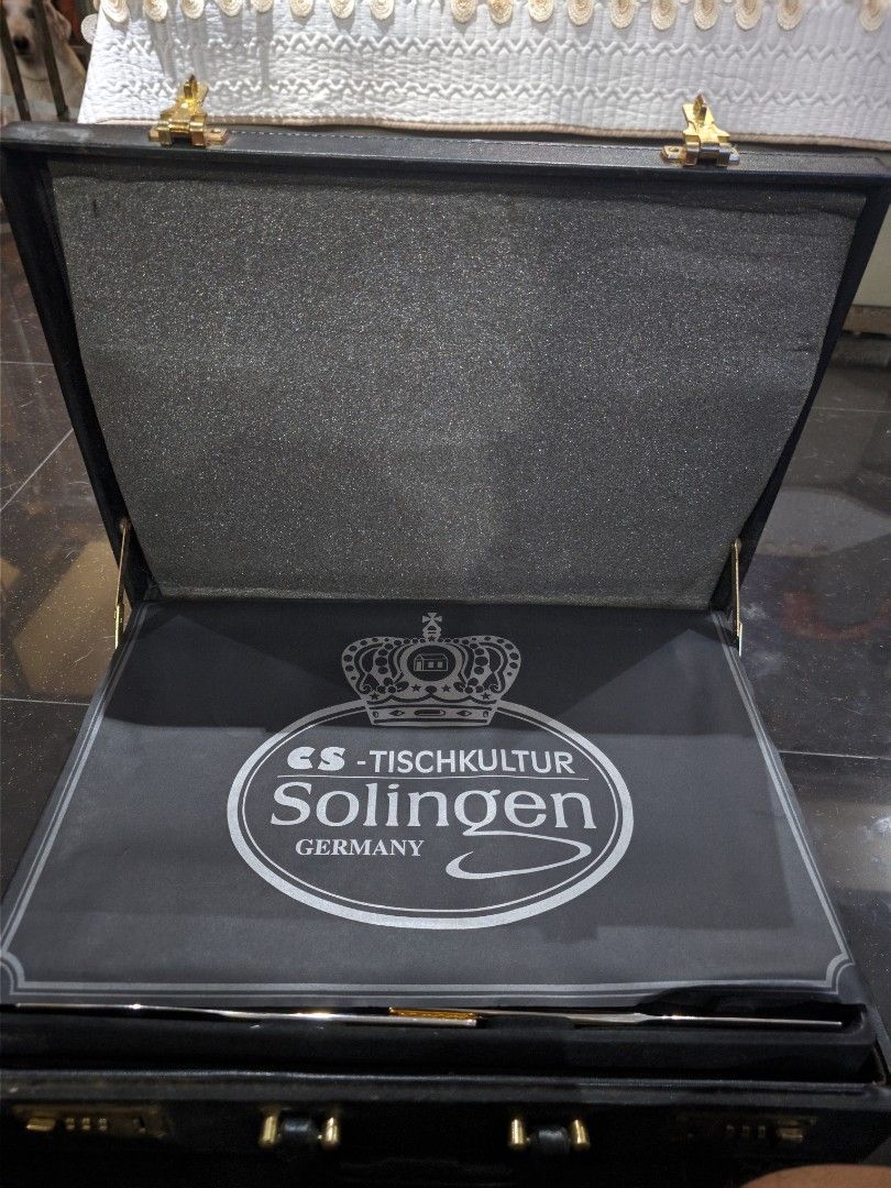 CS Tischkultur Solingen Germany Cutlery Set (Category: Dinnerware & Cutlery) located in Taguig. Submitted by nellaga11 (Listing ID 1415770797, Image 3). Description: - Authentic CS Tischkultur Solingen (Germany). - Includes a certificate of authenticity. - 24 Karat Gold Plated - 100% original - Negotiable Price! 📦 Delivery/Meet up 📍 Taguig City 🛵Shipping Available (buyer's expense).
