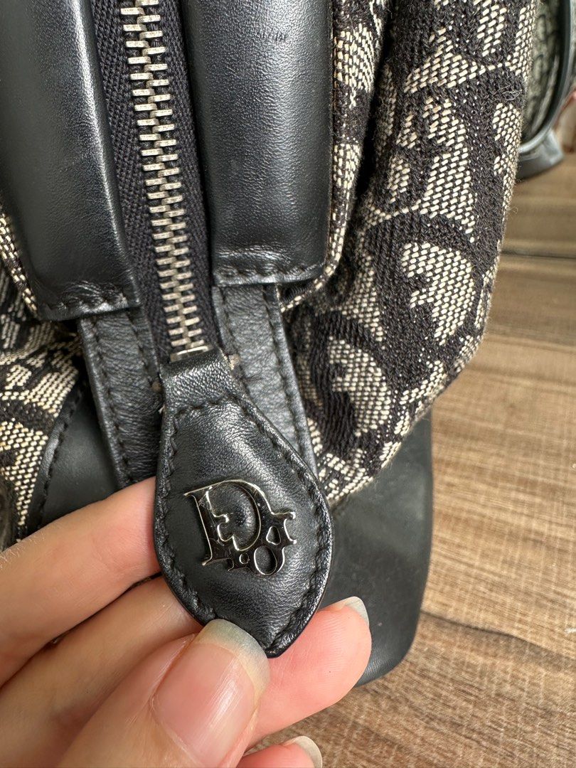 Dior Oblique Boston Bag (Category: Luxury Bags & Wallets) located in Quezon City. Submitted by alysstrade (Listing ID 1415642629, Image 3). Description: Some barely noticeable stains .