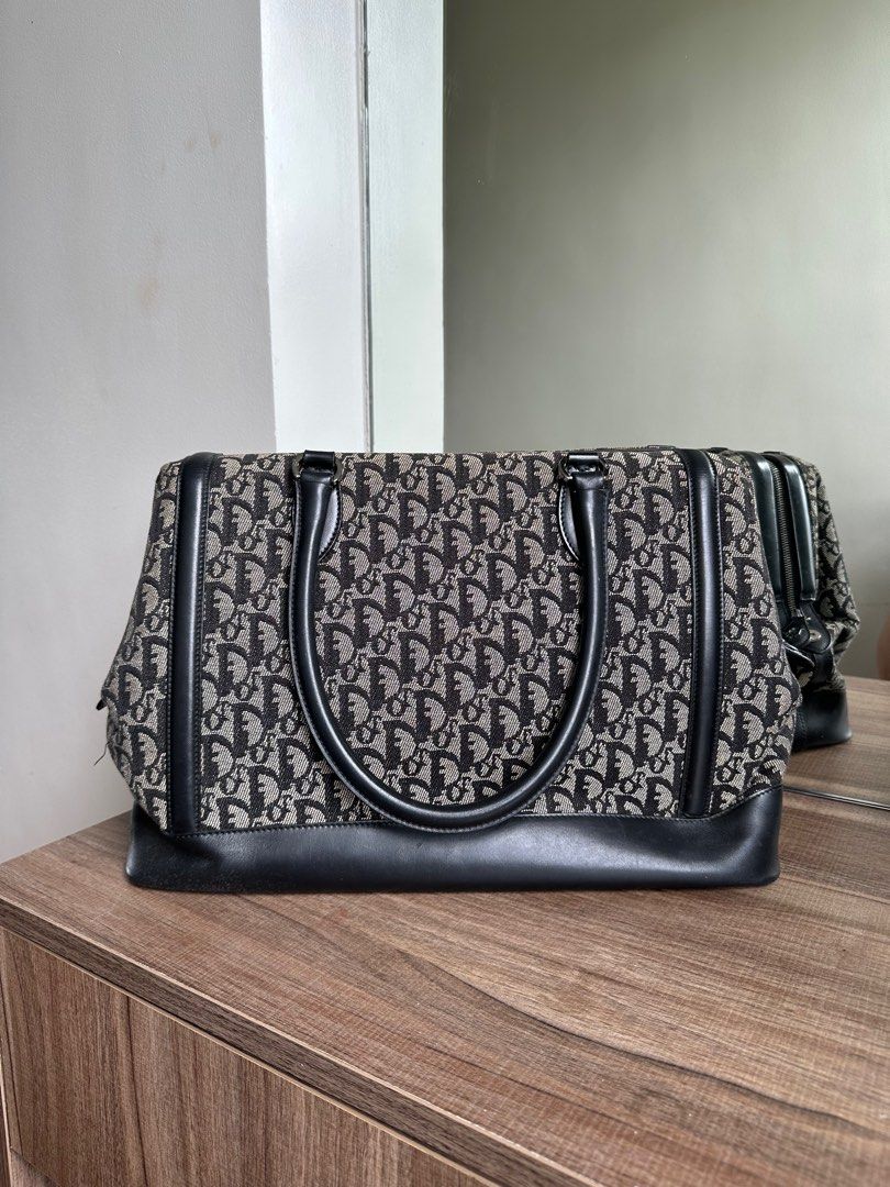 Dior Oblique Boston Bag (Category: Luxury Bags & Wallets) located in Quezon City. Submitted by alysstrade (Listing ID 1415642629, Image 1). Description: Some barely noticeable stains .