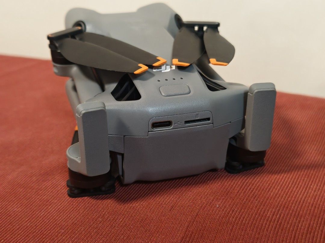 沒飛過的一手機DJI Mini 5 Pro 單機+全新單電 **鬥快** （分類：航拍）位於 Hong Kong。 由 r_3927 提交（商品編號 1415662465，圖片 3）。簡介： DJI Mini 5 Pro 單機+智慧型標準電池x1 如相片,全新淨. 可少議. 只激活咗不足4個月, 無care, 可申請補買. 交收包括: 1. 飛機x1 ( 完全新淨) 2. 智慧型標準電池x1粒 (全新電池)。