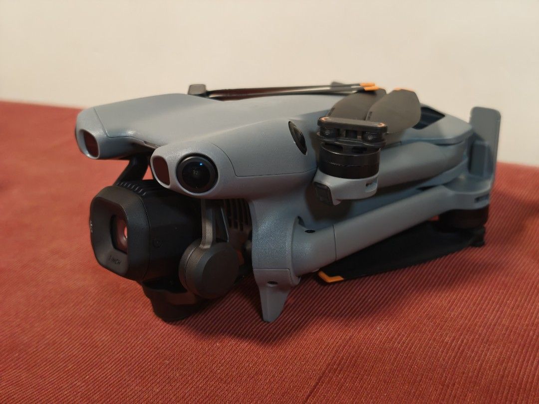 沒飛過的一手機DJI Mini 5 Pro 單機+全新單電 **鬥快** （分類：航拍）位於 Hong Kong。 由 r_3927 提交（商品編號 1415662465，圖片 1）。簡介： DJI Mini 5 Pro 單機+智慧型標準電池x1 如相片,全新淨. 可少議. 只激活咗不足4個月, 無care, 可申請補買. 交收包括: 1. 飛機x1 ( 完全新淨) 2. 智慧型標準電池x1粒 (全新電池)。