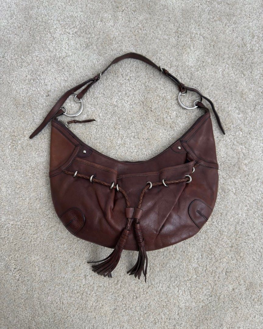 DKNY Vintage Y2K Hobo Bag (Category: Shoulder Bags) located in San Nicolas. Submitted by ihascat (Listing ID 1415745313, Image 1). Description: • dark brown • leather tassel • zippered • Silver hardwares • genuine leather 29 × 382-3 cm.