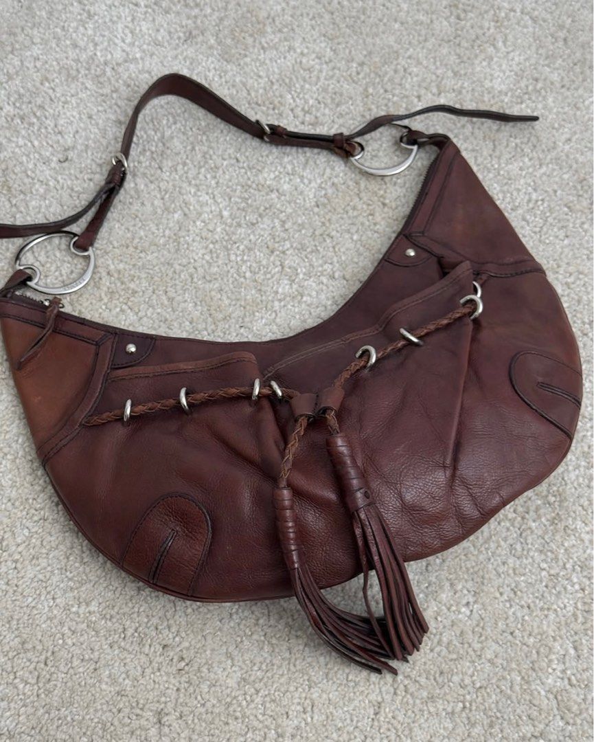 DKNY Vintage Y2K Hobo Bag (Category: Shoulder Bags) located in San Nicolas. Submitted by ihascat (Listing ID 1415745313, Image 2). Description: • dark brown • leather tassel • zippered • Silver hardwares • genuine leather 29 × 382-3 cm.