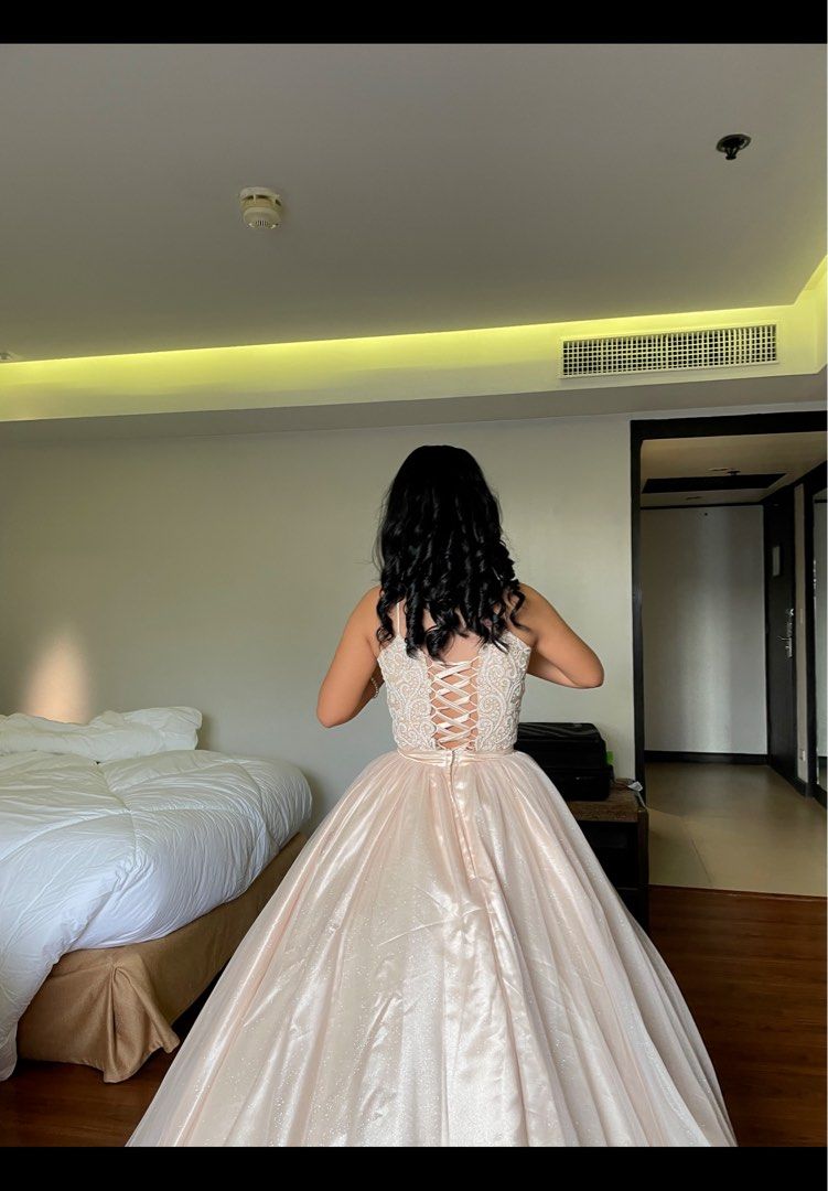 DREAMY EVENING GOWN (CHAMPAGNE WHITE) (Category: Evening dresses & gowns) located in Manila. Submitted by urnbd (Listing ID 1415652871, Image 2). Description: used once for my JHS prom, perfect for evening gowns and wedding..! - champagne colored - free petticoat - slightly negotiable .