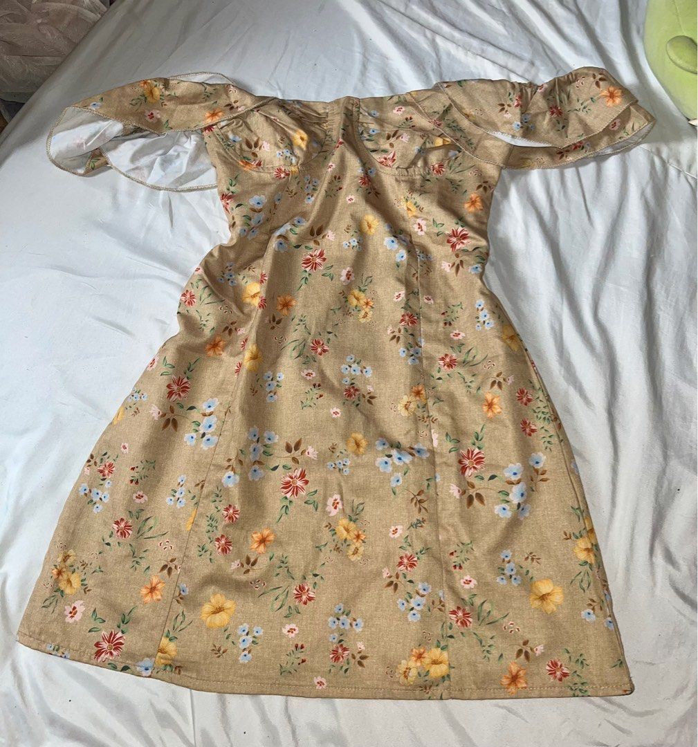 Floral Off-Shoulder Dress (Category: Dresses) located in Quezon City. Submitted by fendidumpi (Listing ID 1415681775, Image 1). Description: - Floral print off-shoulder dress - Fitted bodice - Flared skirt - Lightweight fabric - Back zipper closure.