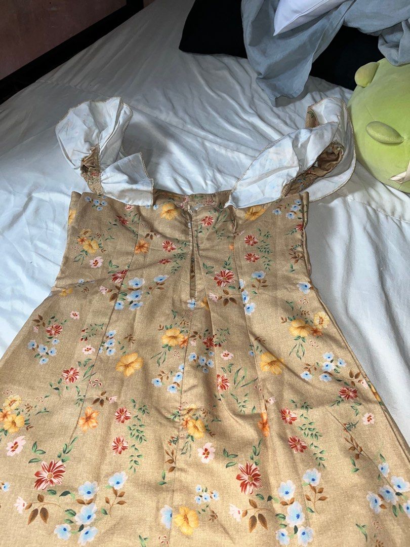 Floral Off-Shoulder Dress (Category: Dresses) located in Quezon City. Submitted by fendidumpi (Listing ID 1415681775, Image 2). Description: - Floral print off-shoulder dress - Fitted bodice - Flared skirt - Lightweight fabric - Back zipper closure.
