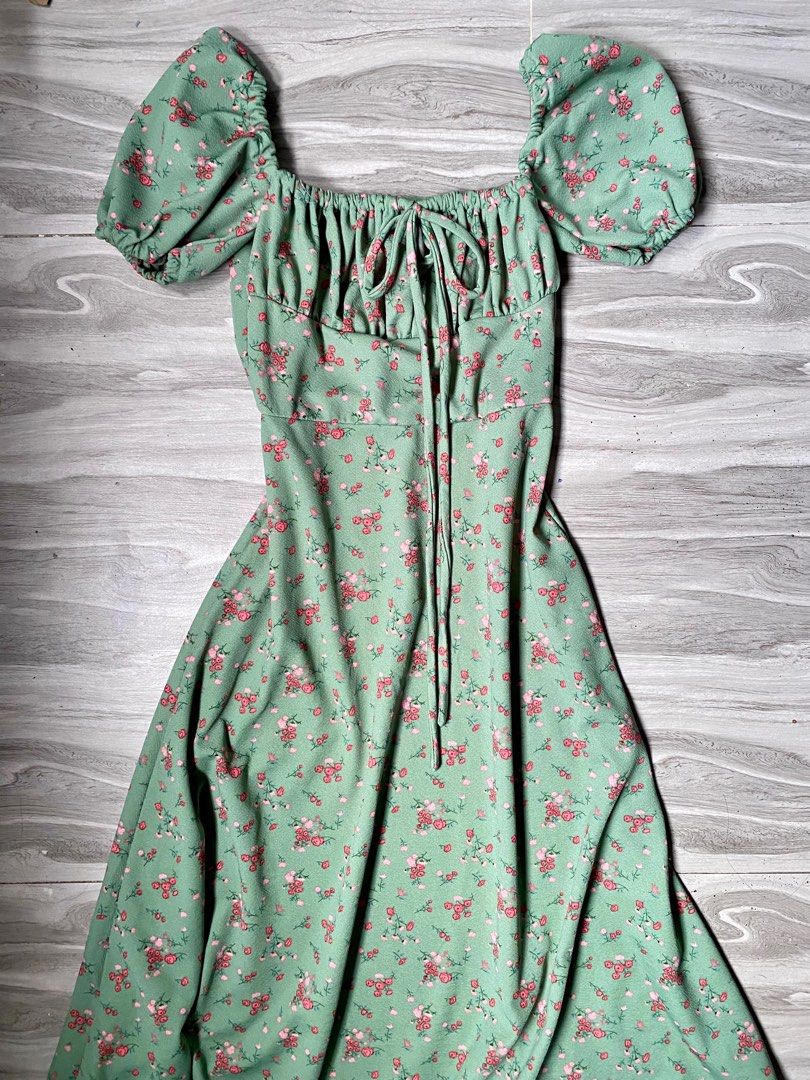 Floral Puff Sleeve Dress (Category: Dresses) located in Manila. Submitted by dearcarylle (Listing ID 1415699314, Image 1). Description: code: 031 floral puff sleeve dress size: xs-m ₱180.