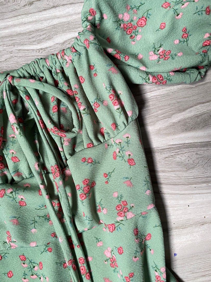 Floral Puff Sleeve Dress (Category: Dresses) located in Manila. Submitted by dearcarylle (Listing ID 1415699314, Image 3). Description: code: 031 floral puff sleeve dress size: xs-m ₱180.
