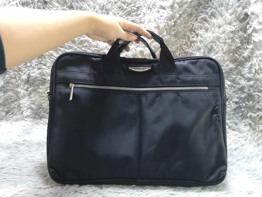 Front Pocket Laptop Bag (Category: Laptop Bags & Sleeves) located in Santa Cruz. Submitted by jmy_surplus.2 (Listing ID 1415704858, Image 2). Description: Size ; L - 13 W - 16 Color ; Black Type ; Laptop bag Brand ; No brand Material ; Nylon Style ; Black Laptop Bag LR 150 JMY 5 Batch #179.