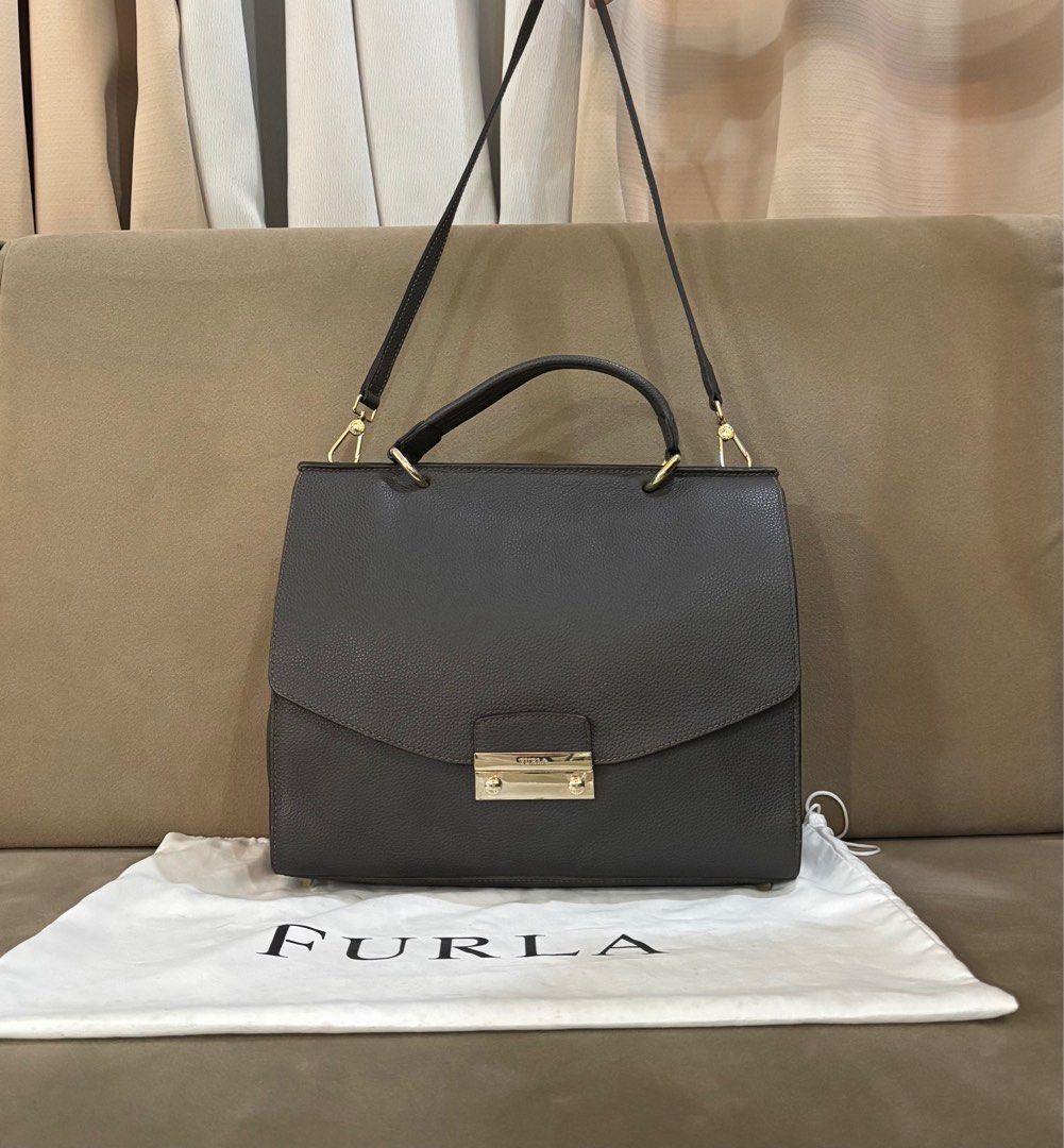 Furla Top Handle Satchel (Category: Luxury Bags & Wallets) located in Paranaque City. Submitted by katlouieleandicho (Listing ID 1415643348, Image 2). Description: 💯Authentic 10/10 condition .