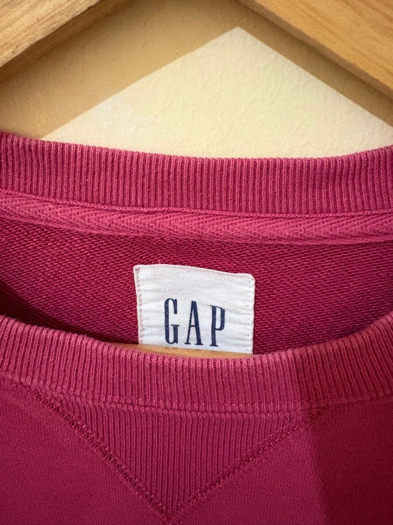 GAP EMBROIDED MINI ARCH (Category: Coats, Jackets and Outerwear) located in Pasig City. Submitted by 2ftythrift (Listing ID 1415796438, Image 3). Description: Length: 27 Width: 23 Issue/s: none.