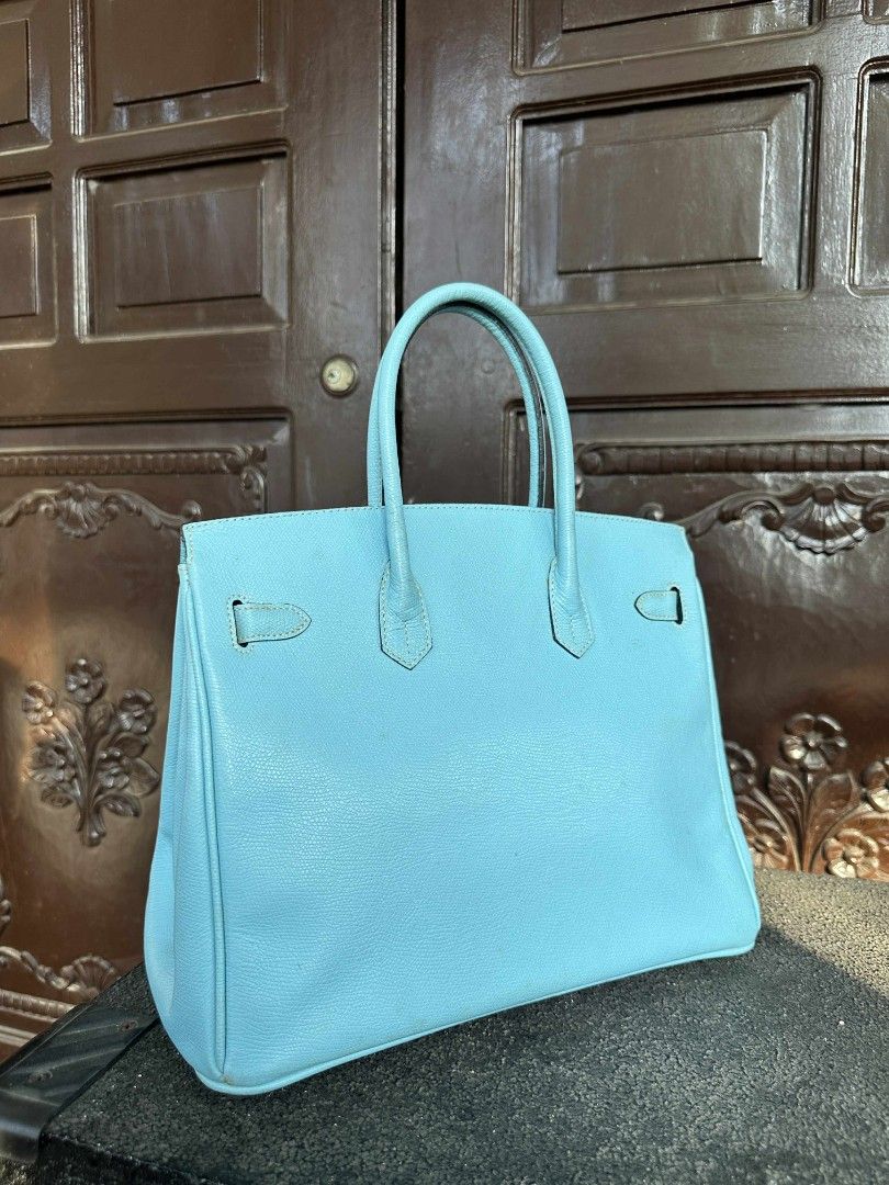 Henry High Class Birkin Bag (Category: Luxury Bags & Wallets) located in Caloocan City. Submitted by thon0806 (Listing ID 1415822025, Image 3). Description: - Color: Blue - Hardware: Gold-tone - Design: Top handle with flap closure - Material: Togo leather - Includes: Matching leather clochette.